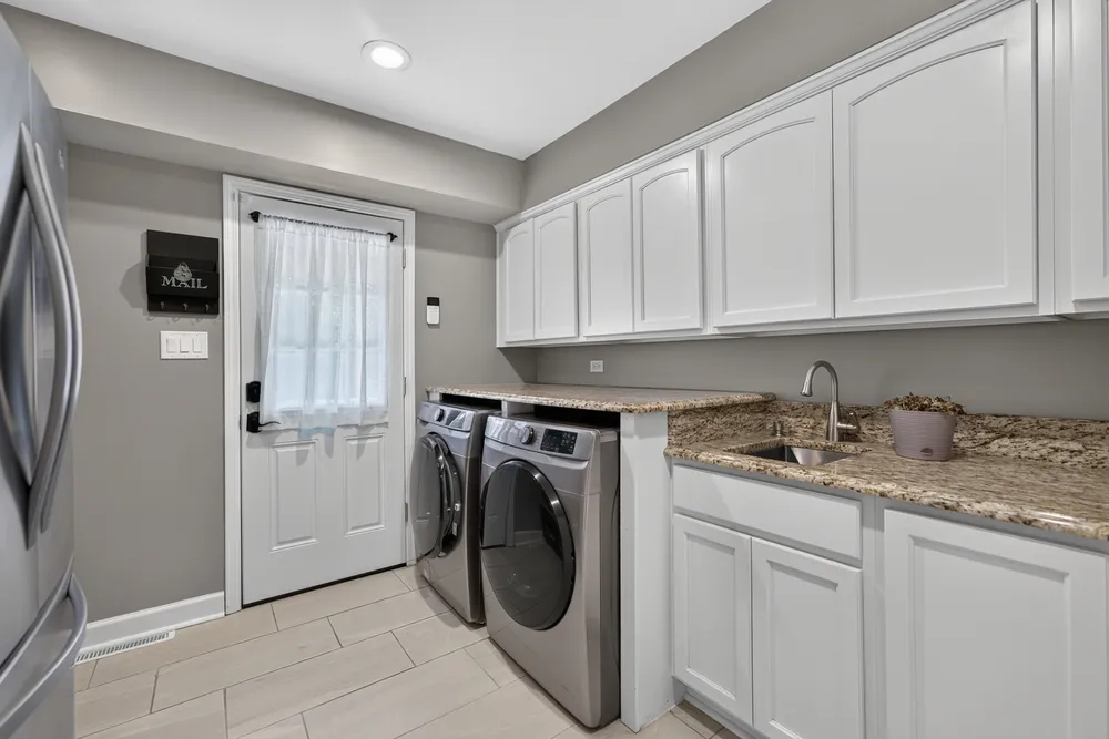 1206 Aberdeen Rd, Inverness, IL 60067