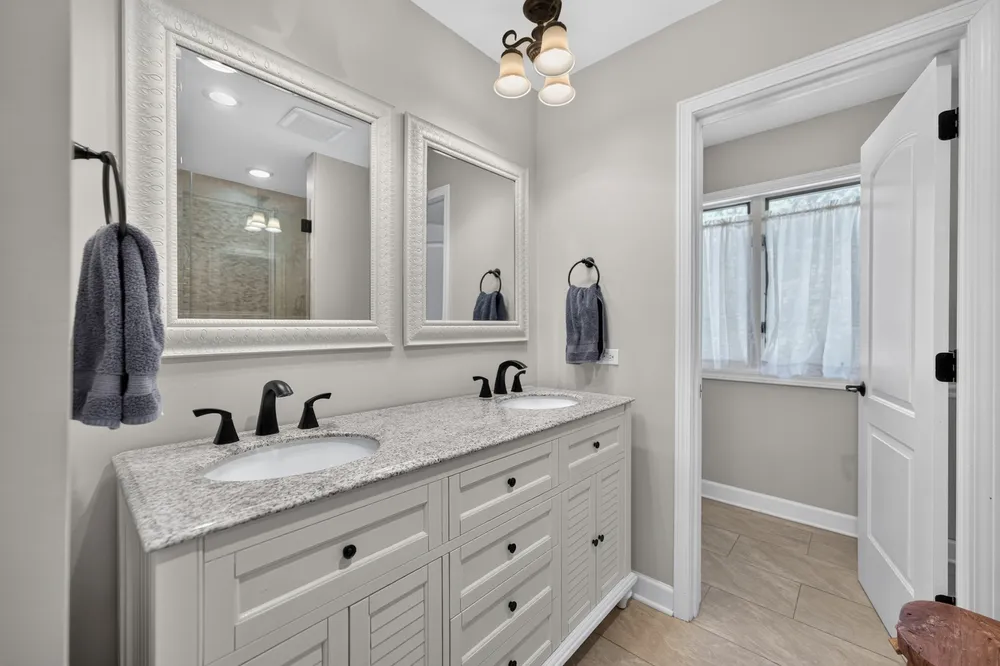 1206 Aberdeen Rd, Inverness, IL 60067