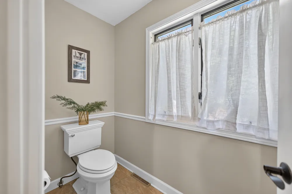 1206 Aberdeen Rd, Inverness, IL 60067