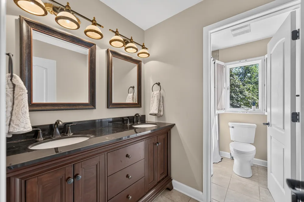 1206 Aberdeen Rd, Inverness, IL 60067