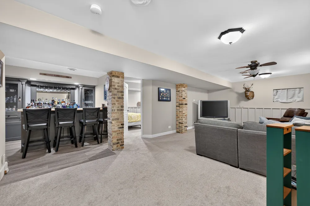 1206 Aberdeen Rd, Inverness, IL 60067