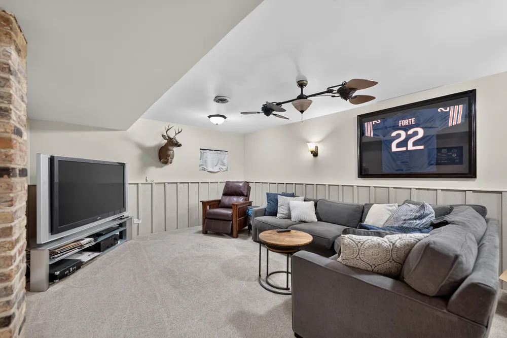 1206 Aberdeen Rd, Inverness, IL 60067