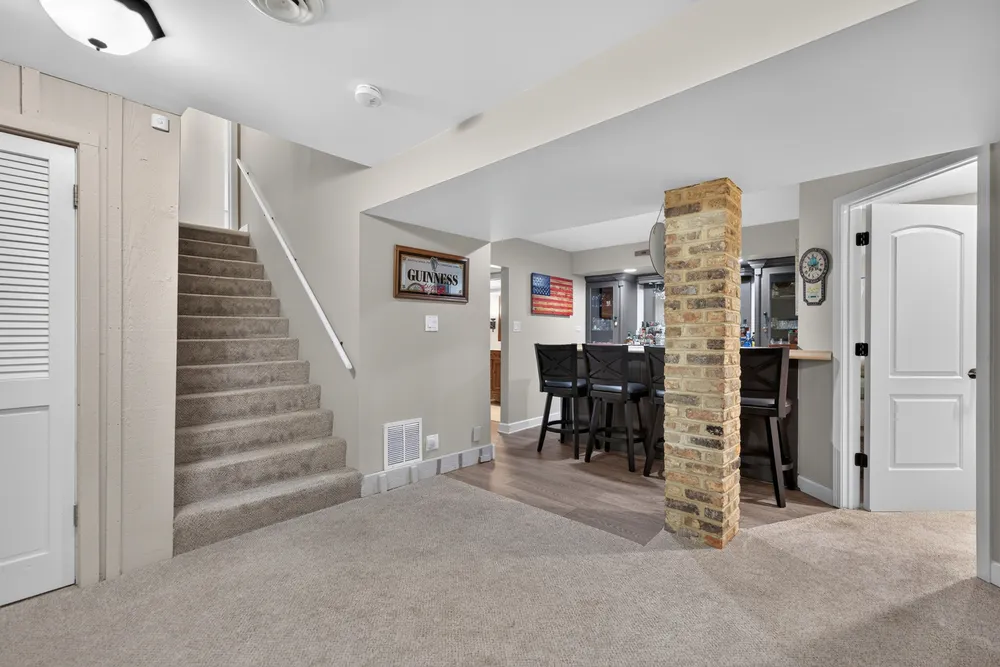 1206 Aberdeen Rd, Inverness, IL 60067