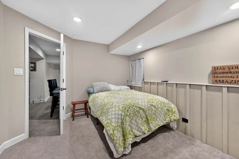 1206 Aberdeen Rd, Inverness, IL 60067