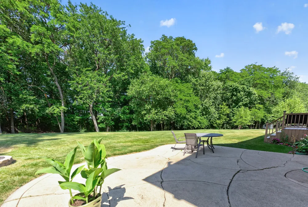 1206 Aberdeen Rd, Inverness, IL 60067