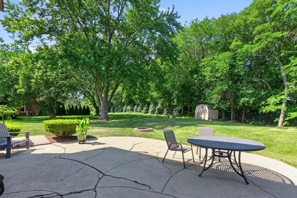 1206 Aberdeen Rd, Inverness, IL 60067