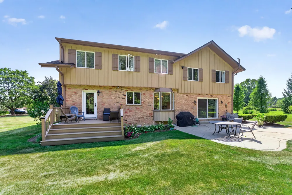 1206 Aberdeen Rd, Inverness, IL 60067