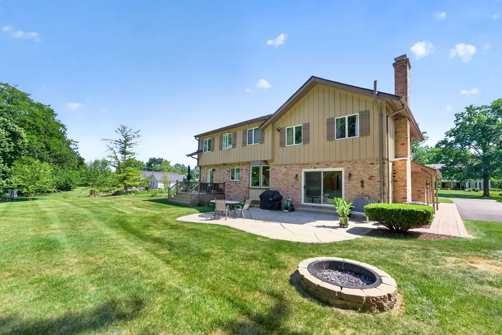 1206 Aberdeen Rd, Inverness, IL 60067