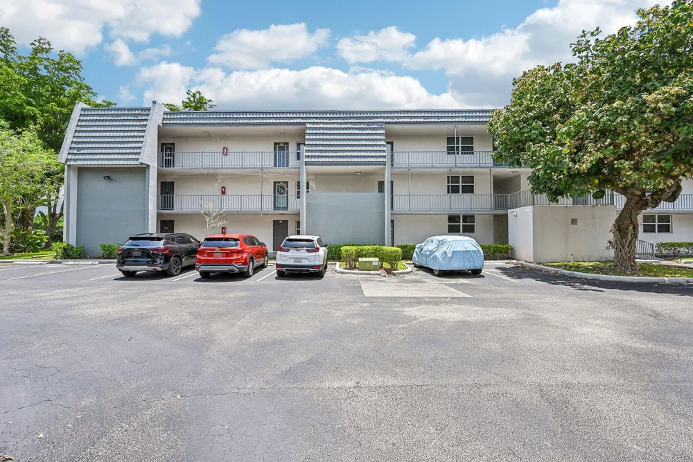 9150 Lime Bay Blvd, Tamarac, FL 33321