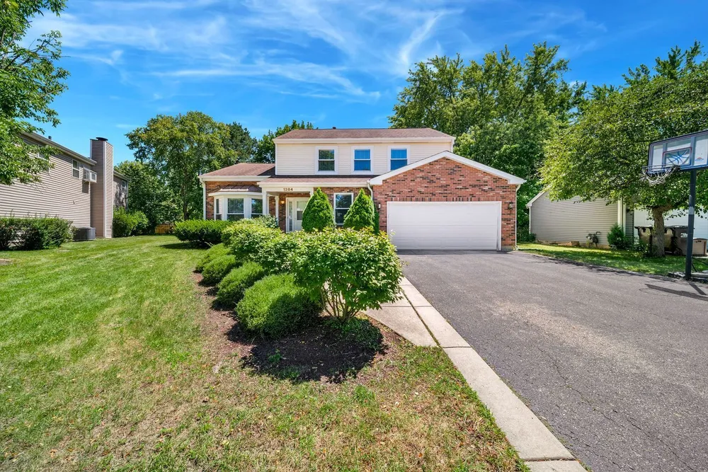 1384 Marble Hill Dr, Lake Zurich, IL 60047-1744