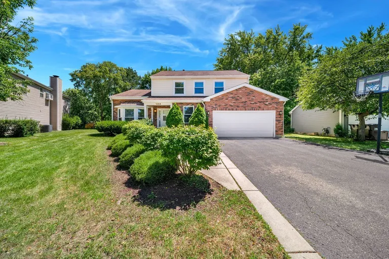 1384 Marble Hill Dr, Lake Zurich, IL 60047-1744