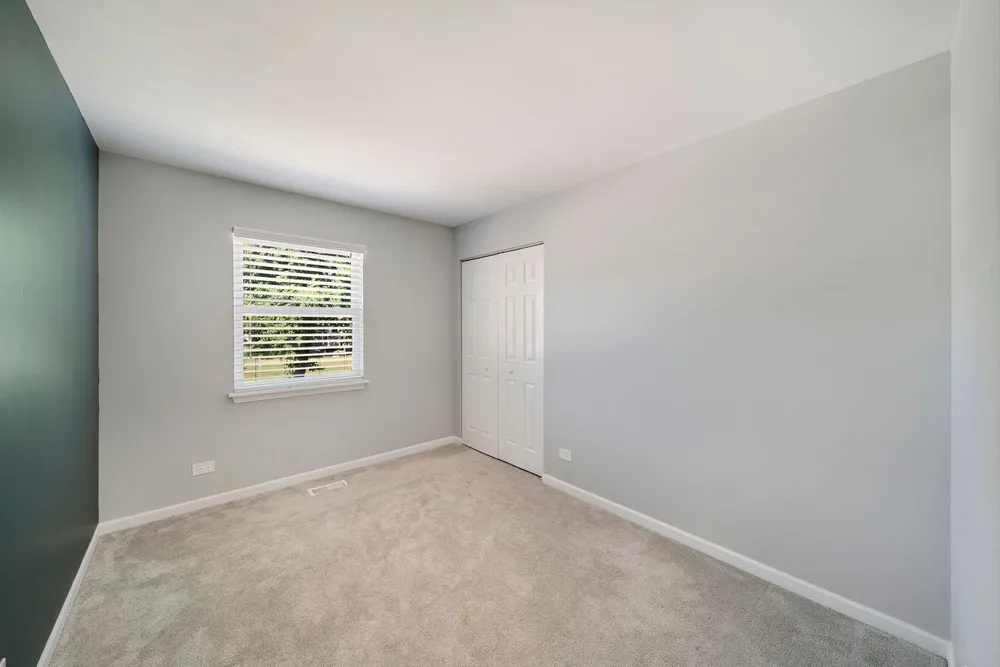 1384 Marble Hill Dr, Lake Zurich, IL 60047-1744