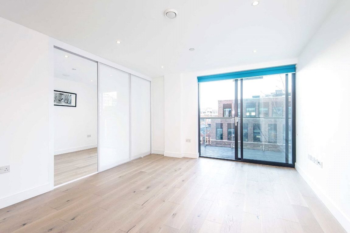 Kensington Apartments, Aldgate East, London, E1 Image 3