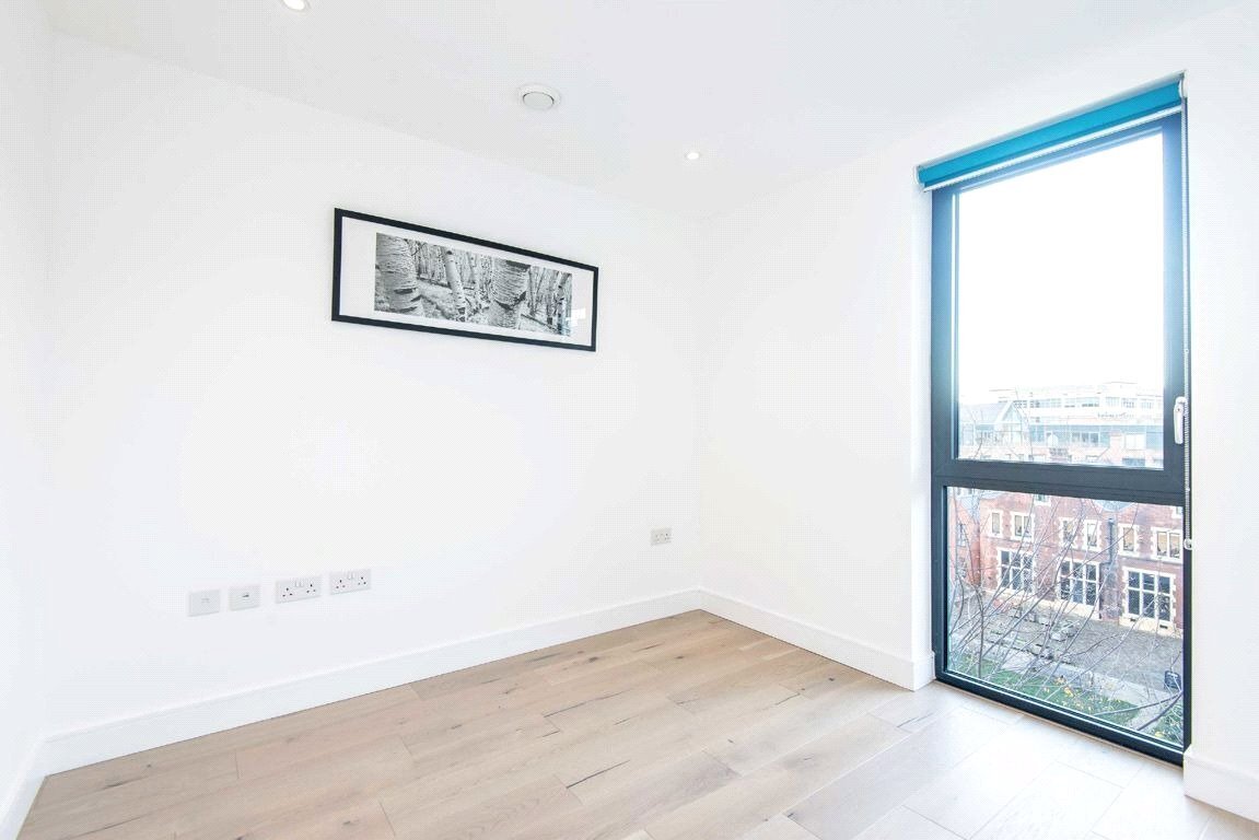 Kensington Apartments, Aldgate East, London, E1 Image 5