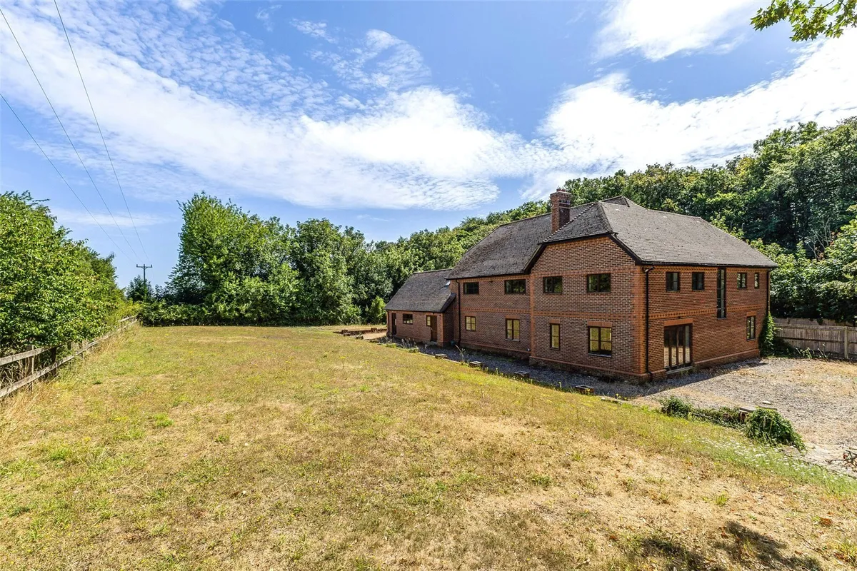 Biddesden Farmhouse, Rooksdown, RG24