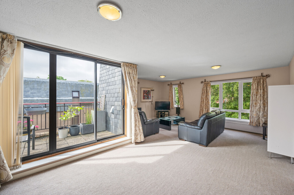 8 (Flat 5) Rocheid Park, Fettes, Edinburgh, EH4 1RU Image 2