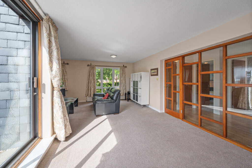 8 (Flat 5) Rocheid Park, Fettes, Edinburgh, EH4 1RU Image 5