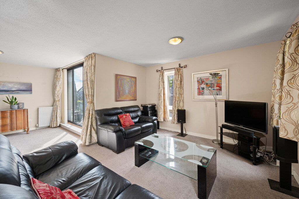 8 (Flat 5) Rocheid Park, Fettes, Edinburgh, EH4 1RU Image 6