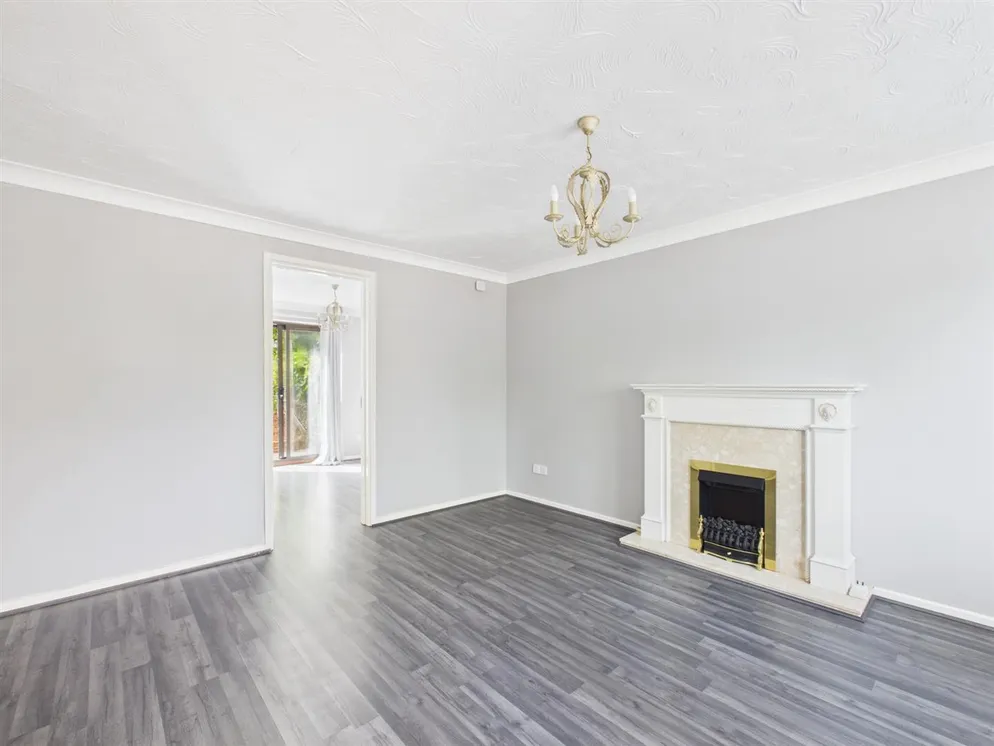 Property carousel item 4