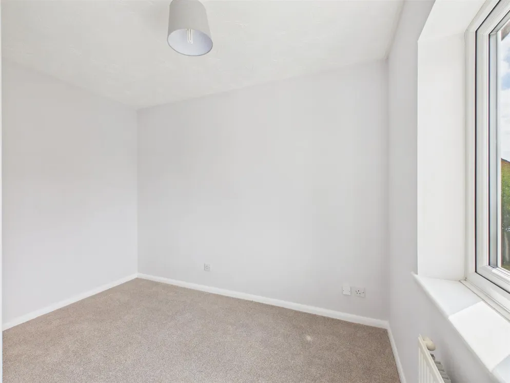 Property carousel item 6