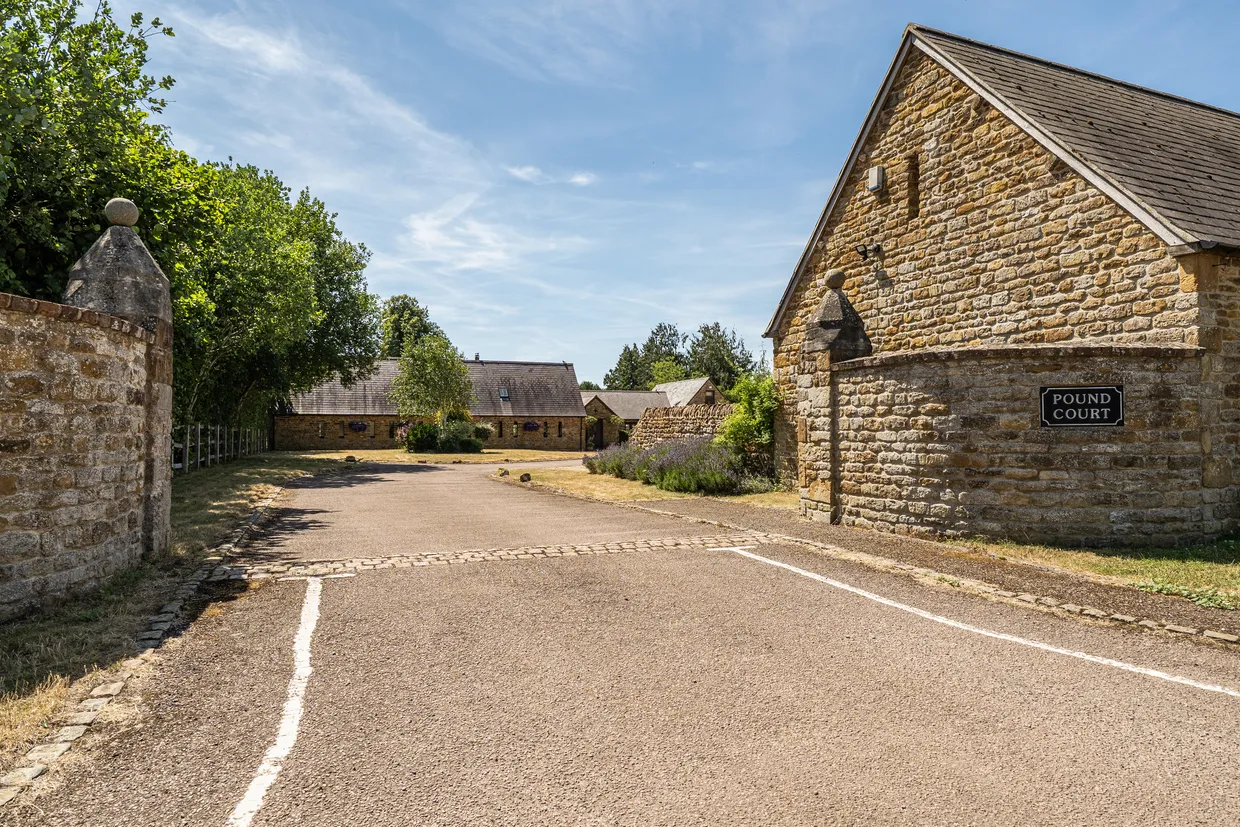 Earls Lane, Deddington, OX15 photo 8