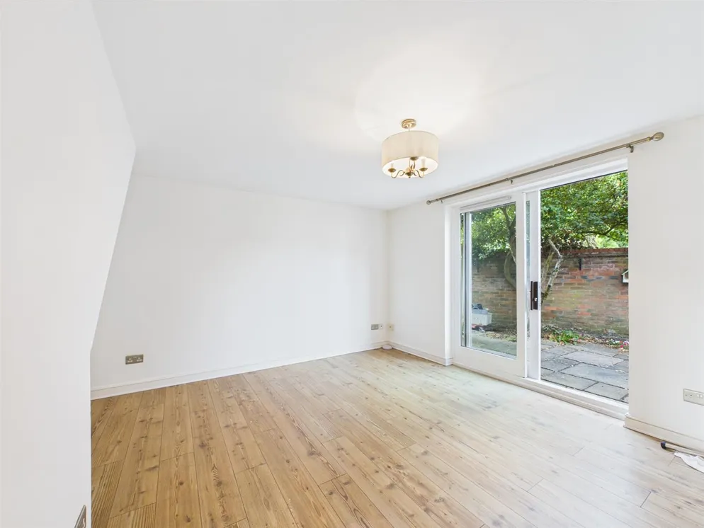 Property carousel item 4