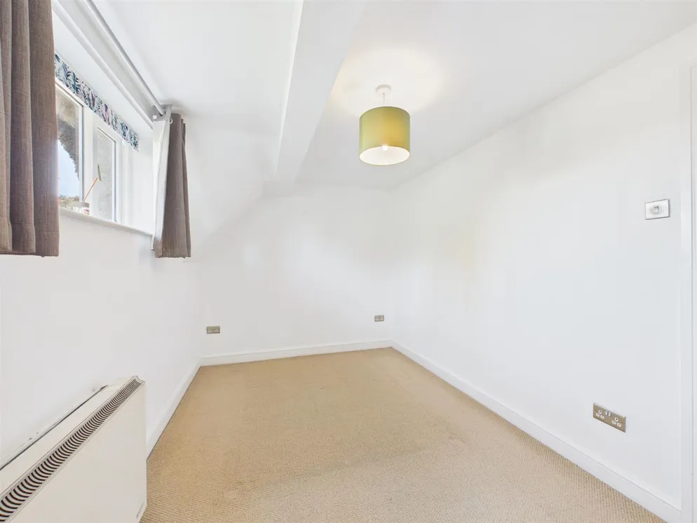 Property carousel item 6