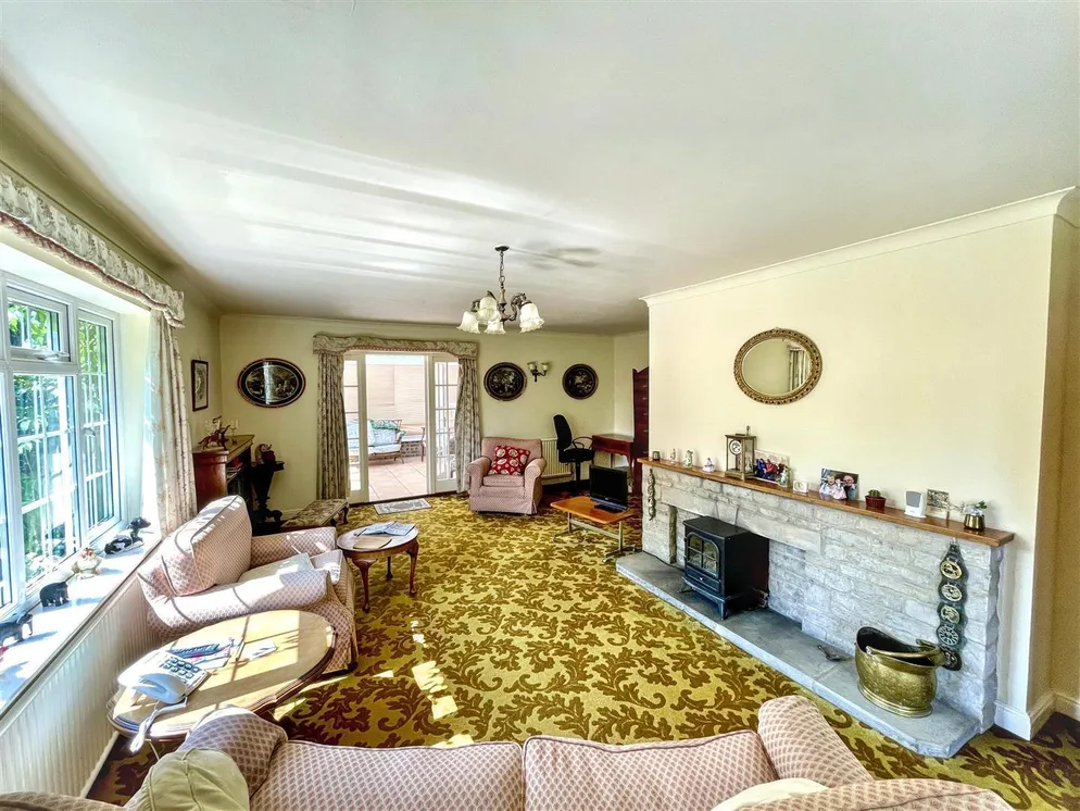 Property carousel item 4