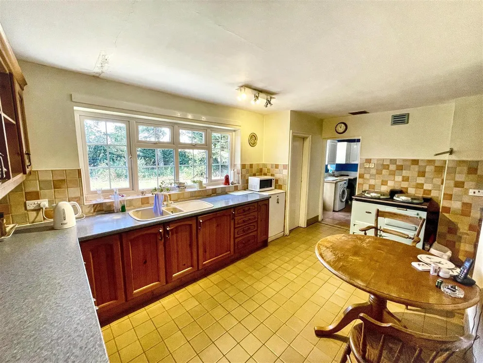 Property carousel item 9