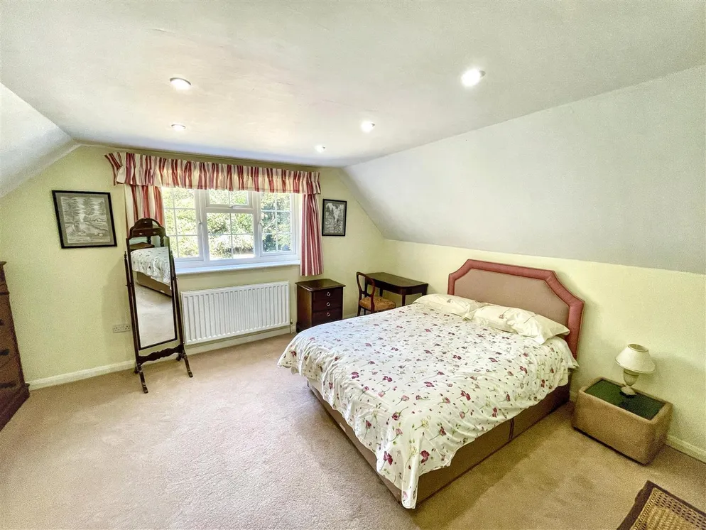 Property carousel item 13