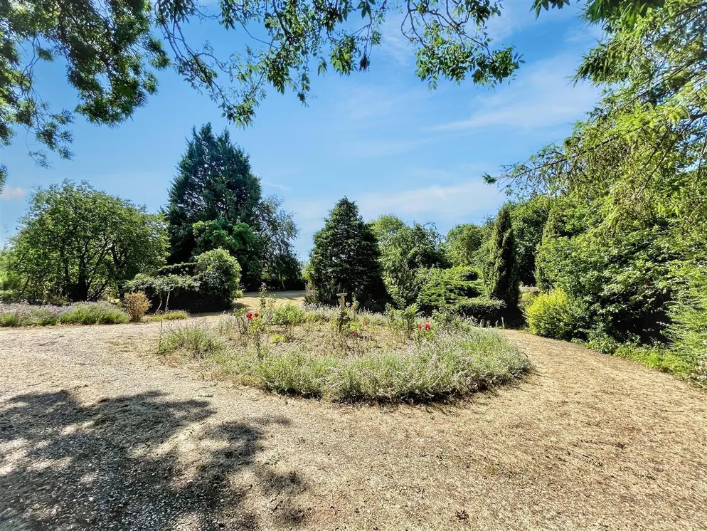 Property carousel item 22
