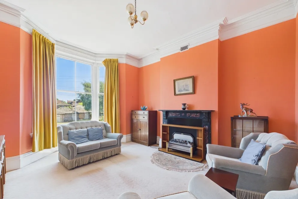 Property carousel item 4
