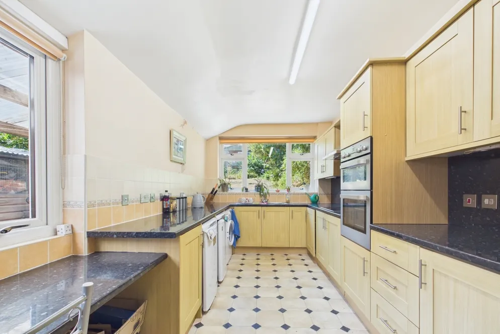 Property carousel item 9