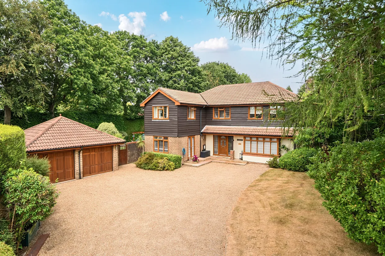 Hillgarth, Hindhead, GU26 photo 1