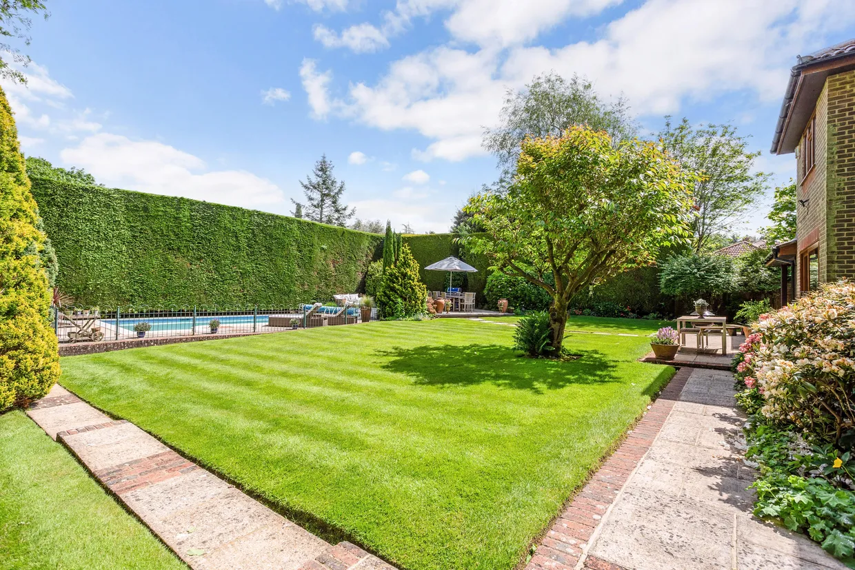 Hillgarth, Hindhead, GU26 photo 16