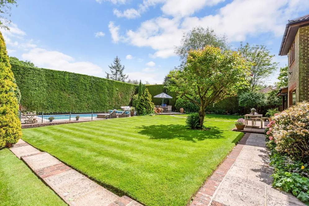 Hillgarth, Hindhead, GU26 photo 16
