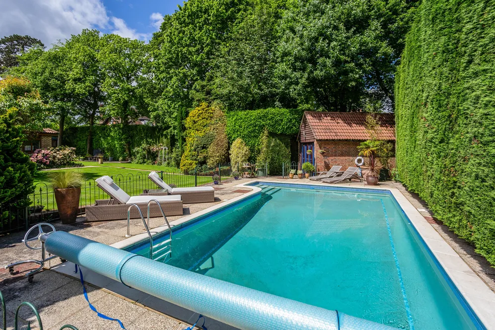 Hillgarth, Hindhead, GU26 photo 17