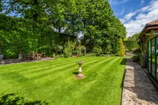 Hillgarth, Hindhead, GU26 photo 18