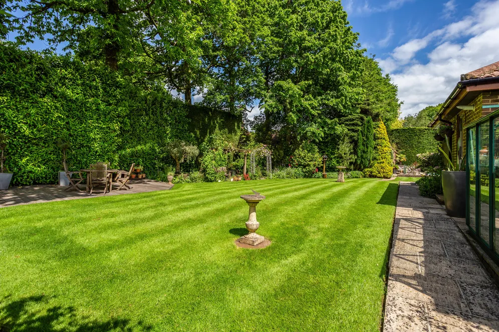 Hillgarth, Hindhead, GU26 photo 18