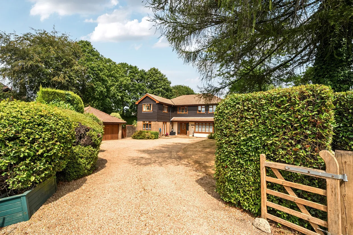 Hillgarth, Hindhead, GU26 photo 19
