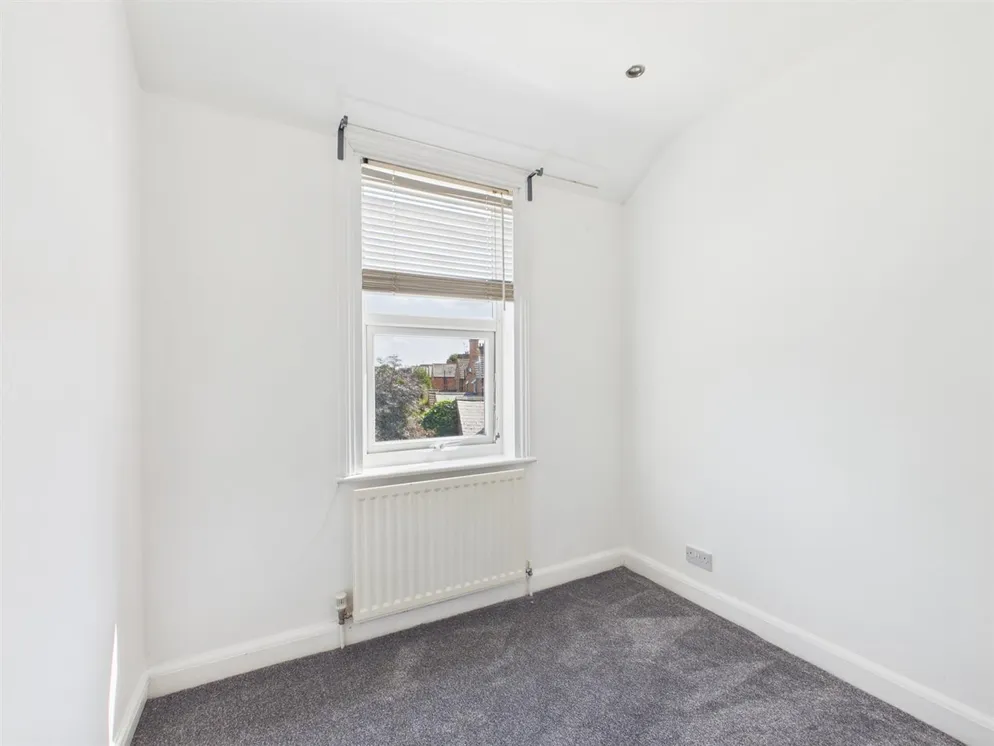 Property carousel item 9