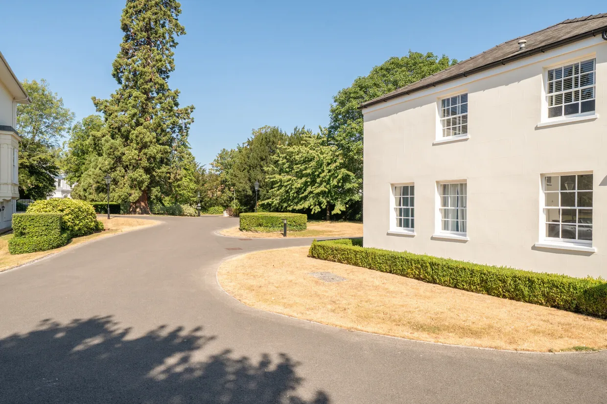 Harefield Grove, Cheltenham, GL50 photo 8