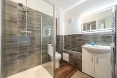 Harefield Grove, Cheltenham, GL50 photo 10