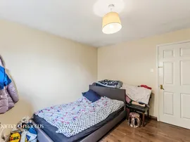 Kennedy Close, Mitcham thumb 2
