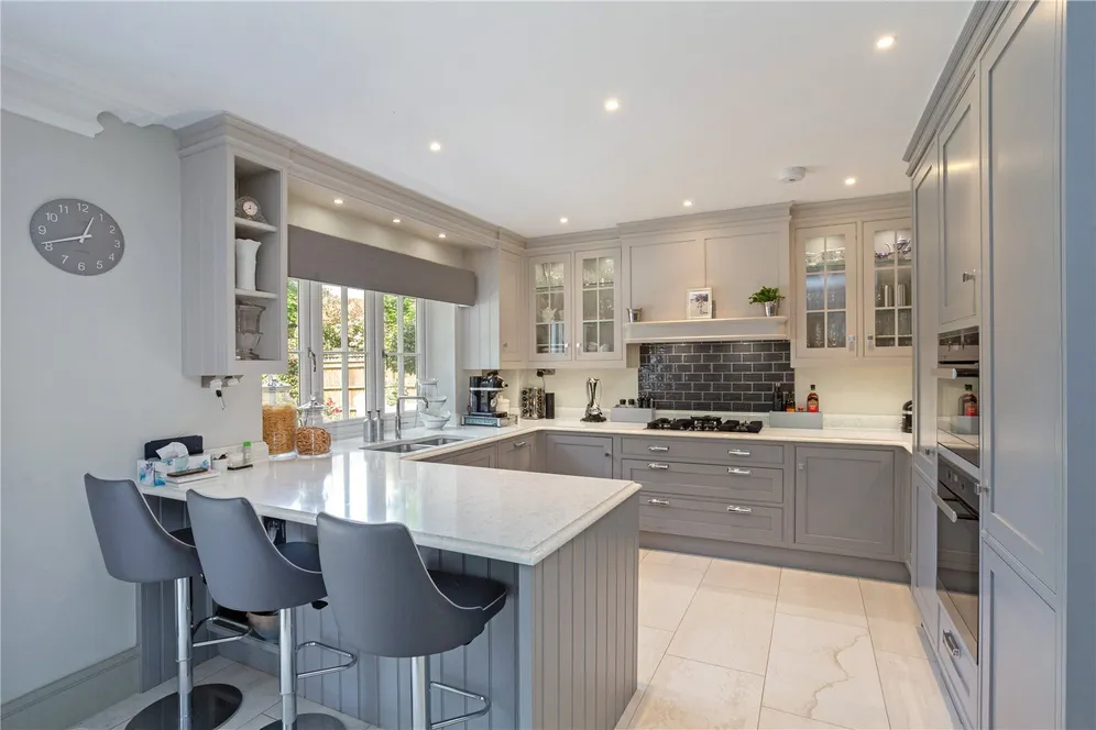 Eastwood Place, Hook, RG27 photo 6