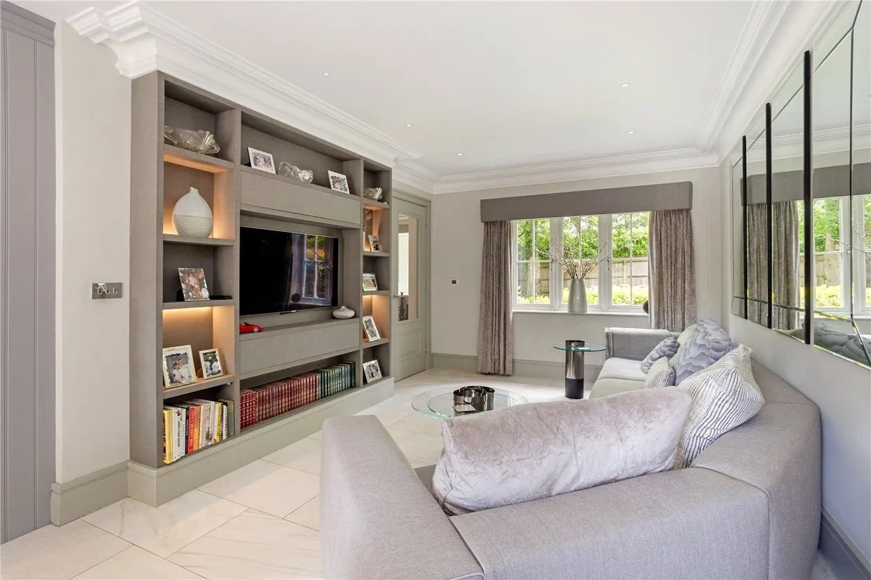 Eastwood Place, Hook, RG27 photo 8