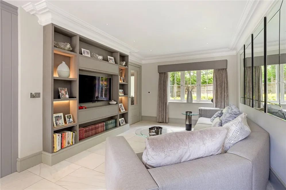 Eastwood Place, Hook, RG27 photo 8