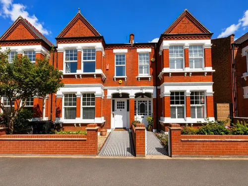 Wavendon Avenue, LONDONphoto