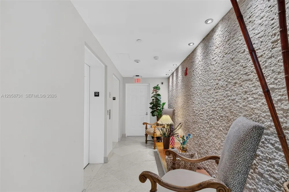 3330 NE 190th St, Aventura, FL 33180