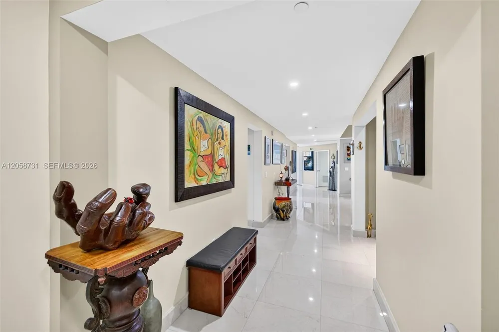 3330 NE 190th St, Aventura, FL 33180
